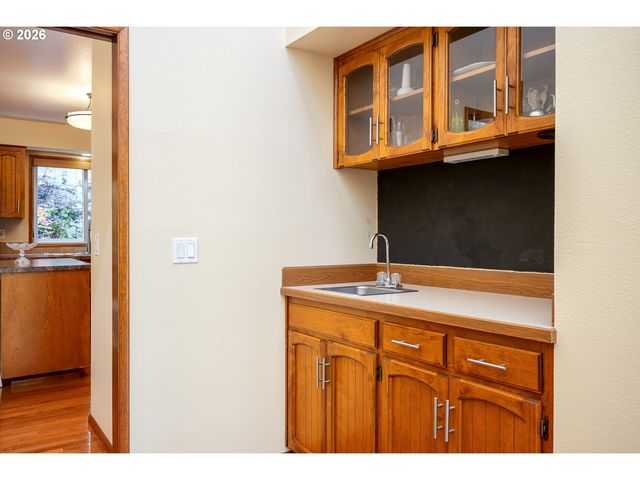 6296 PREAKNESS Dr, West Linn, OR 97068