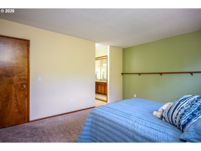 6296 PREAKNESS Dr, West Linn, OR 97068