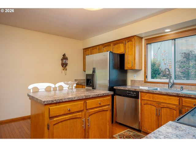 6296 PREAKNESS Dr, West Linn, OR 97068