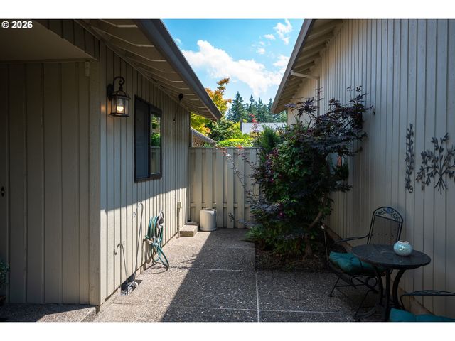 6296 PREAKNESS Dr, West Linn, OR 97068