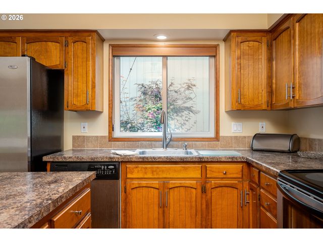 6296 PREAKNESS Dr, West Linn, OR 97068