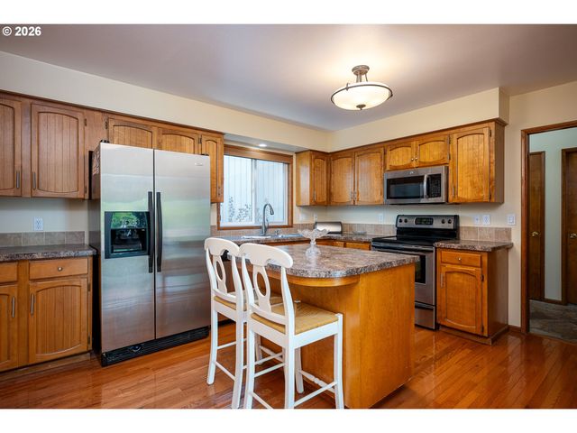 6296 PREAKNESS Dr, West Linn, OR 97068