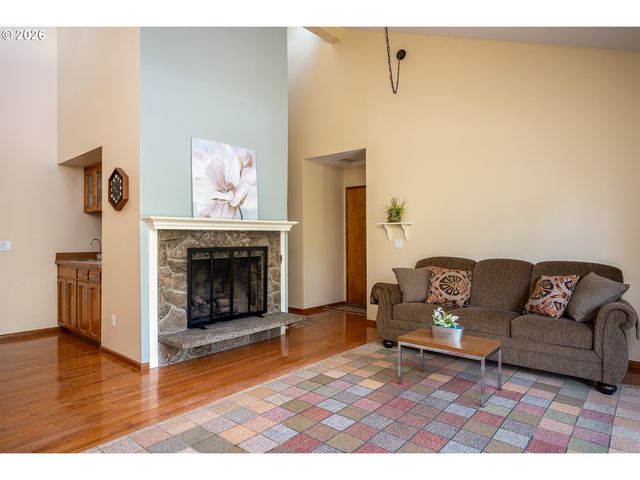 6296 PREAKNESS Dr, West Linn, OR 97068