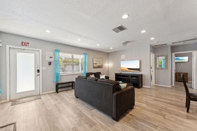 1631 N Andrews Square, Fort Lauderdale, FL 33311