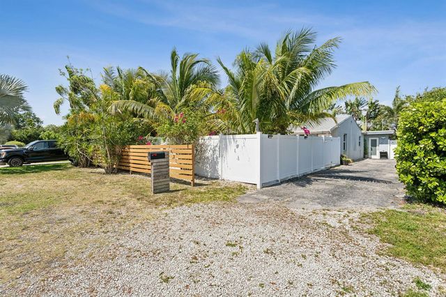 1631 N Andrews Square, Fort Lauderdale, FL 33311