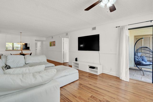 4715 Lucerne Lakes Boulevard E 103, Lake Worth, FL 33467