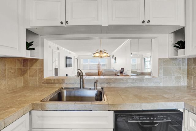 4715 Lucerne Lakes Boulevard E 103, Lake Worth, FL 33467