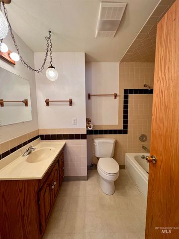 442 Crestview Drive, Twin Falls, ID 83301