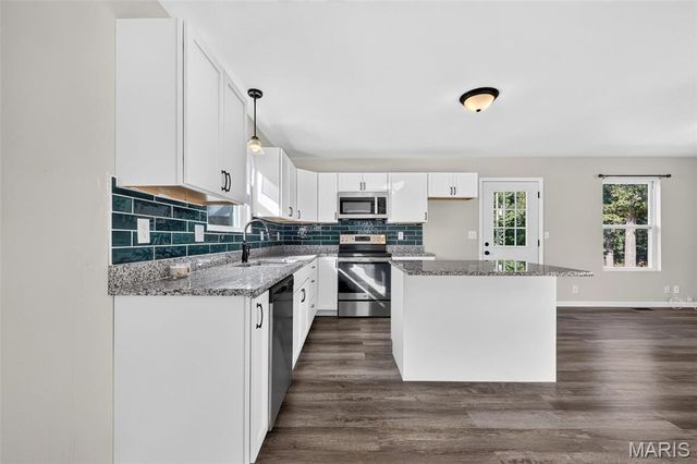 825 Highway WW, Foristell, MO 63348