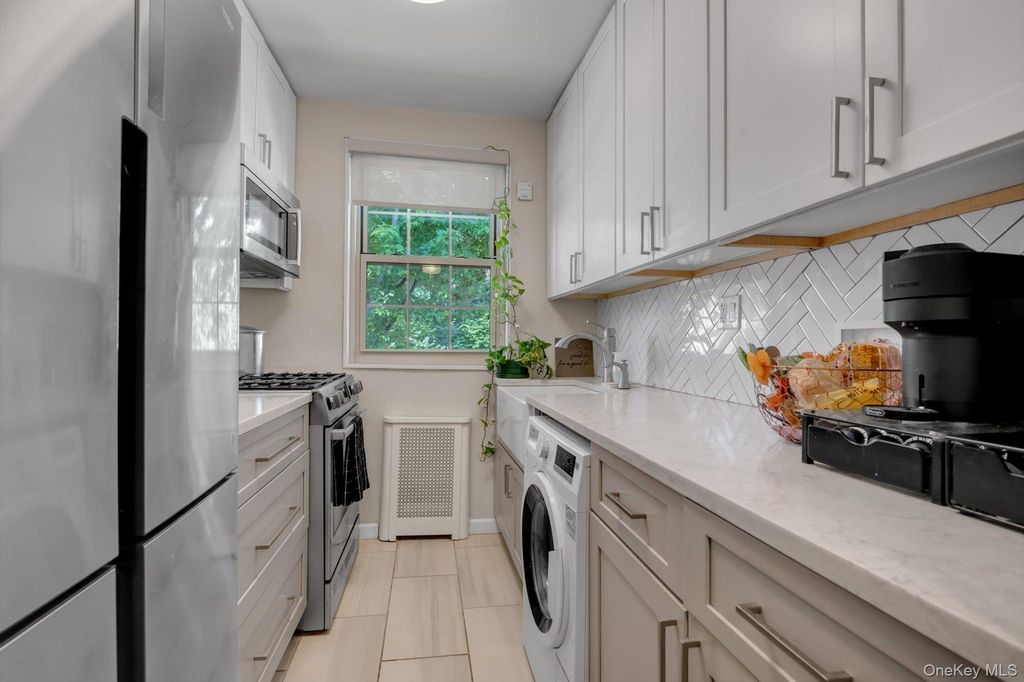 69-33 210 Street B, Bayside, NY 11364 — photo 3
