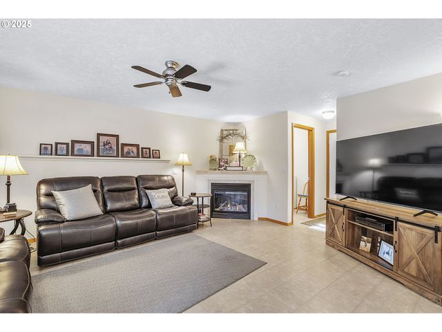 361 Sw Howard Dr, Mc Minnville, OR 97128