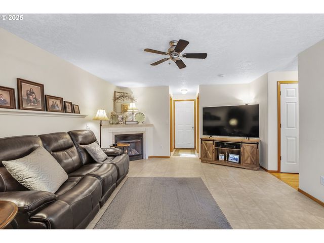 361 Sw Howard Dr, Mc Minnville, OR 97128