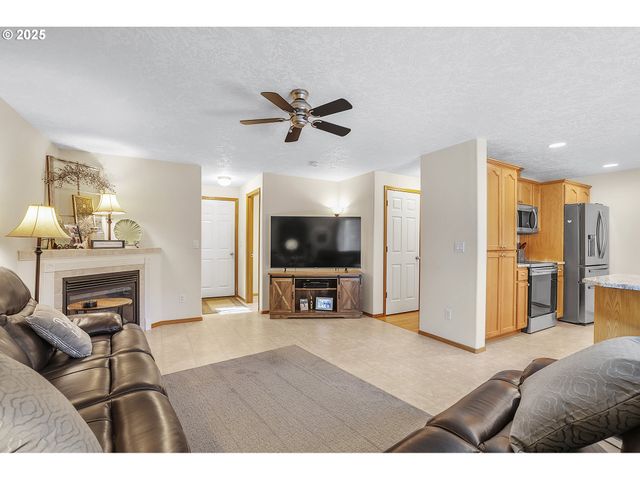 361 Sw Howard Dr, Mc Minnville, OR 97128