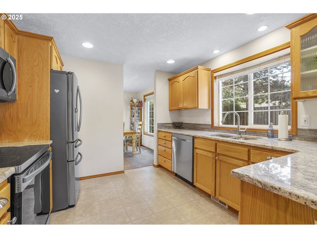 361 Sw Howard Dr, Mc Minnville, OR 97128