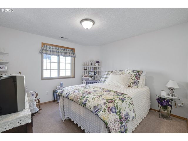 361 Sw Howard Dr, Mc Minnville, OR 97128