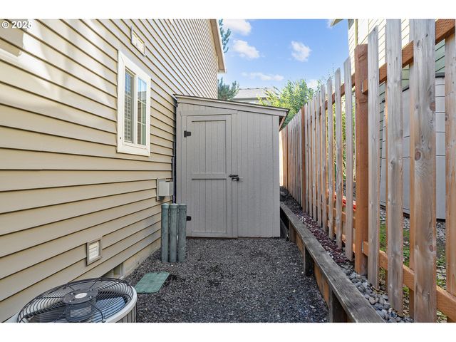 361 Sw Howard Dr, Mc Minnville, OR 97128