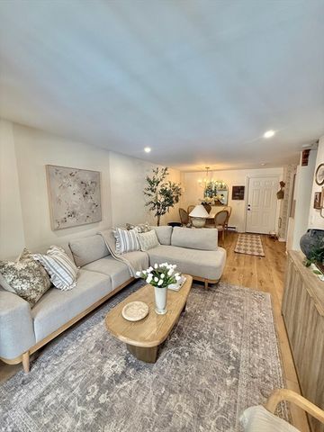 177 Heritage Dr 177, Northbridge, MA 01588