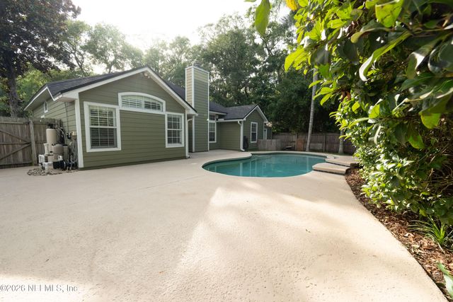 1673 TALL TREE Drive E, Jacksonville, FL 32246