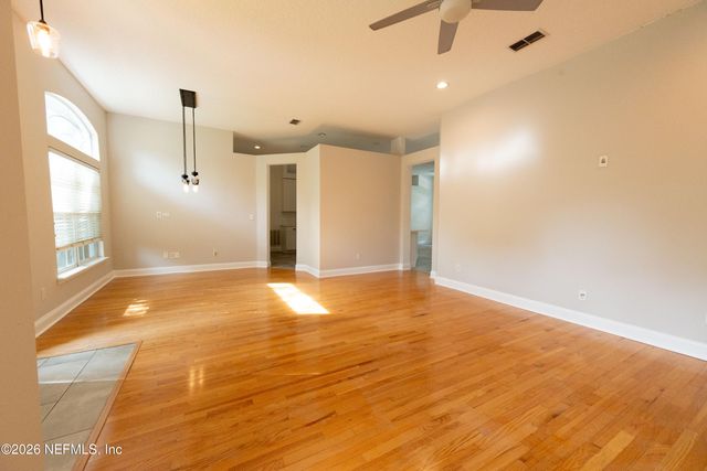 1673 TALL TREE Drive E, Jacksonville, FL 32246