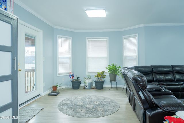 2 Bigelow Avenue, Schenectady, NY 12304