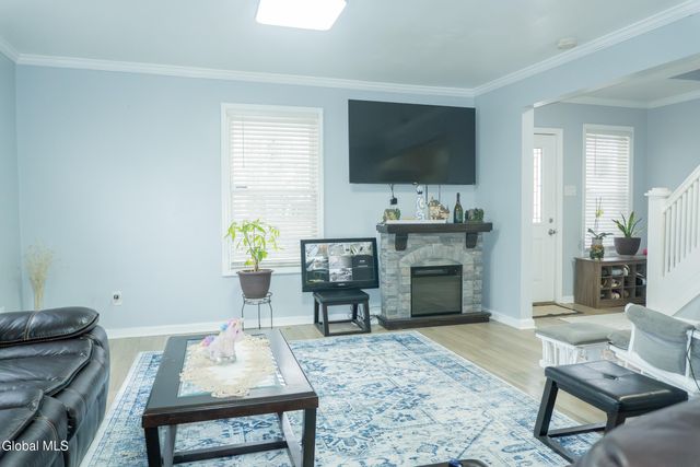 2 Bigelow Avenue, Schenectady, NY 12304