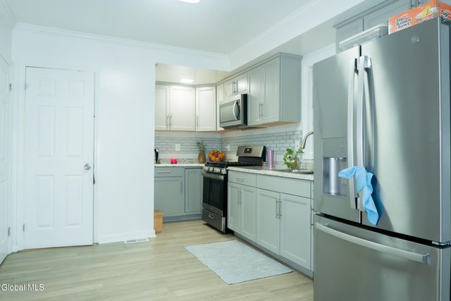 2 Bigelow Avenue, Schenectady, NY 12304