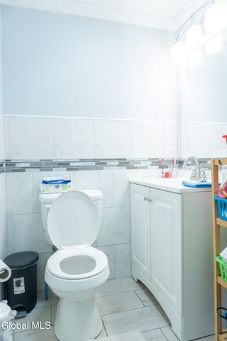 2 Bigelow Avenue, Schenectady, NY 12304