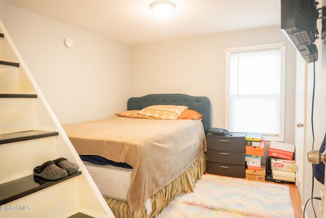 2 Bigelow Avenue, Schenectady, NY 12304