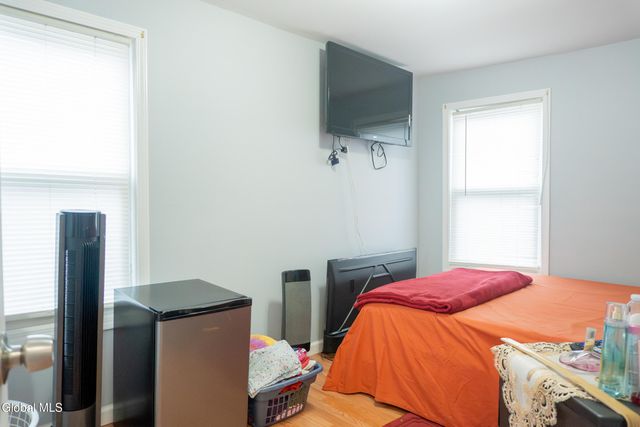 2 Bigelow Avenue, Schenectady, NY 12304