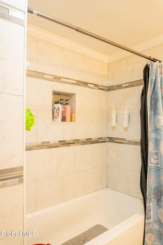 2 Bigelow Avenue, Schenectady, NY 12304