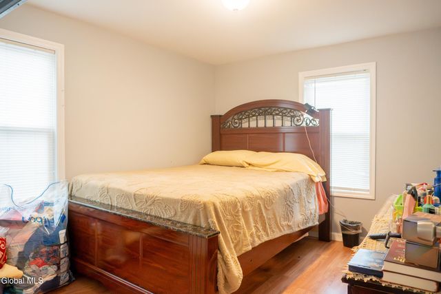 2 Bigelow Avenue, Schenectady, NY 12304