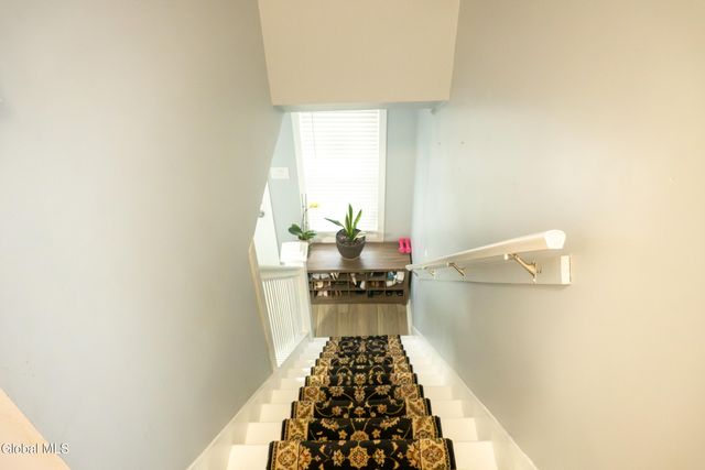 2 Bigelow Avenue, Schenectady, NY 12304