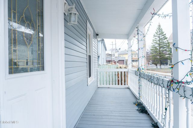 2 Bigelow Avenue, Schenectady, NY 12304