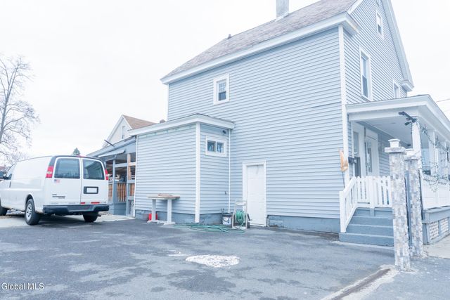 2 Bigelow Avenue, Schenectady, NY 12304