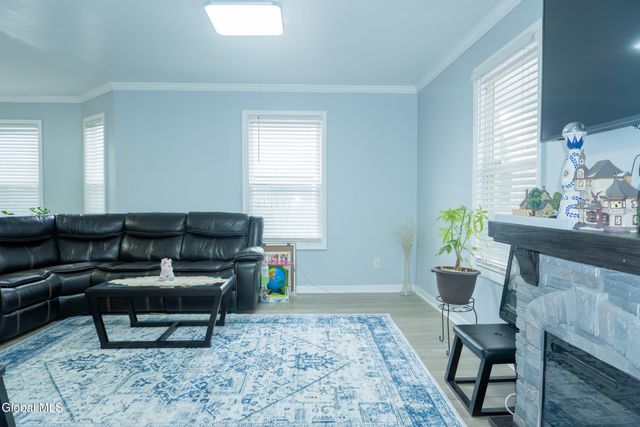 2 Bigelow Avenue, Schenectady, NY 12304