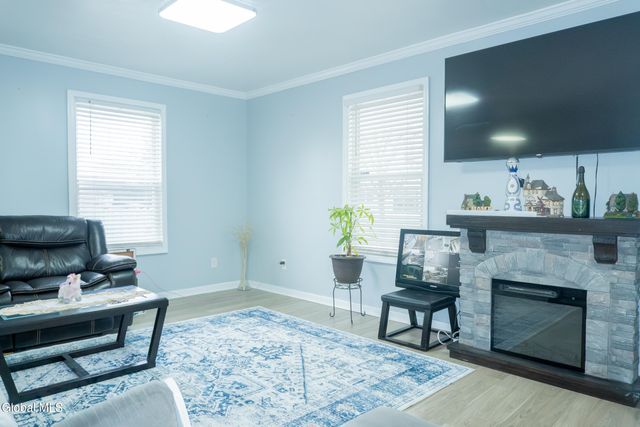 2 Bigelow Avenue, Schenectady, NY 12304