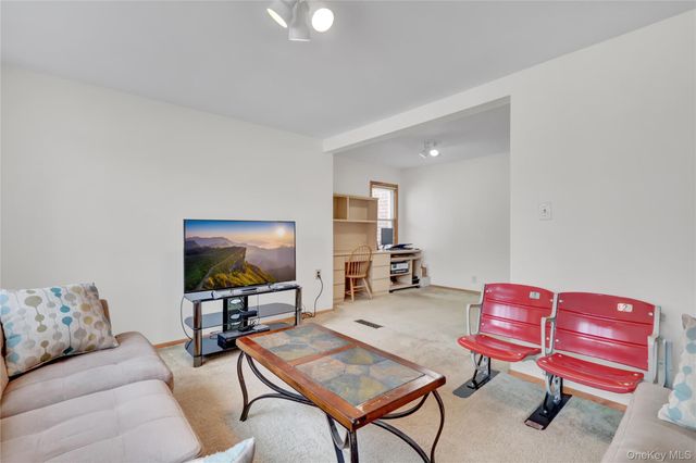 206 9th Street, Hicksville, NY 11801