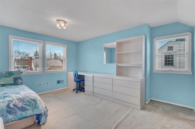 206 9th Street, Hicksville, NY 11801