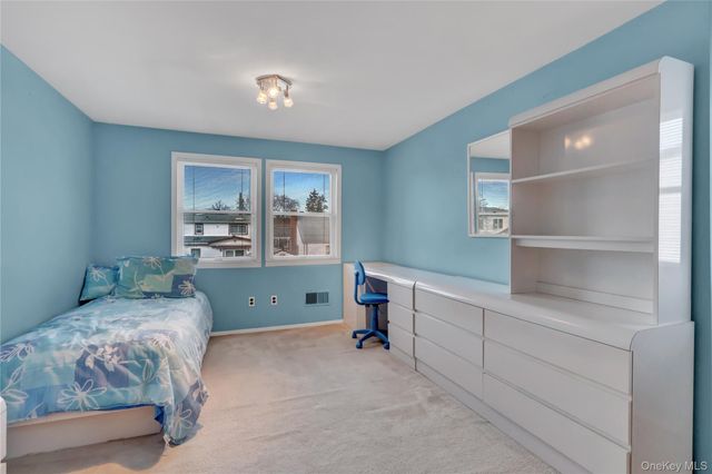 206 9th Street, Hicksville, NY 11801