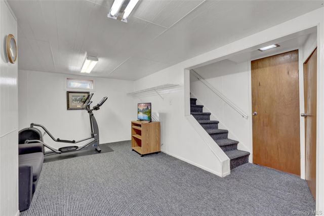 206 9th Street, Hicksville, NY 11801