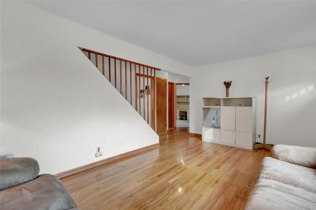 206 9th Street, Hicksville, NY 11801