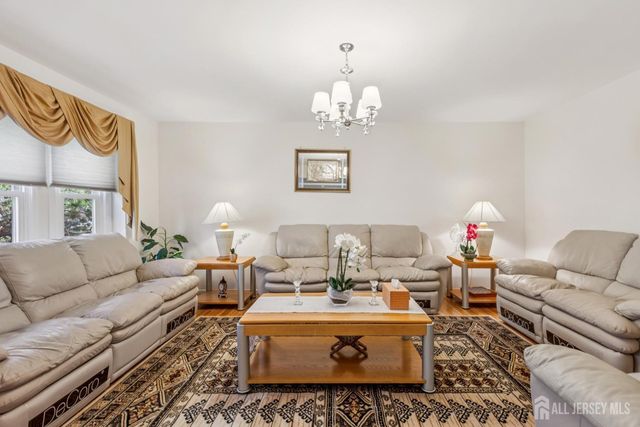 8 Constitution Court, East Brunswick, NJ 08816