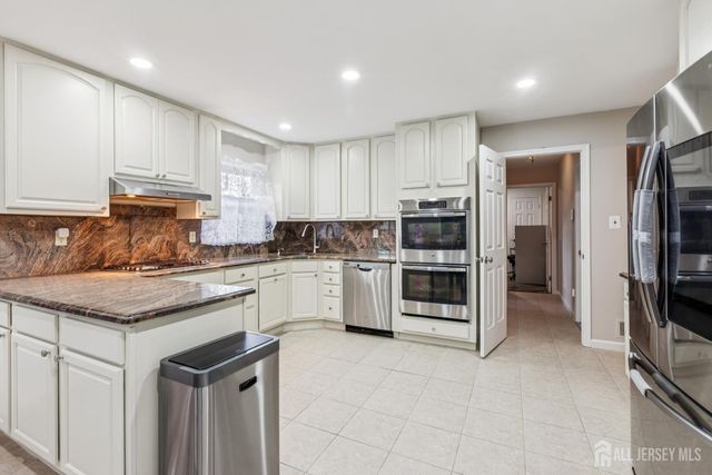 8 Constitution Court, East Brunswick, NJ 08816