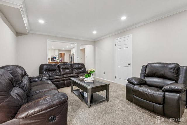 8 Constitution Court, East Brunswick, NJ 08816