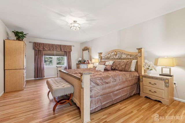 8 Constitution Court, East Brunswick, NJ 08816