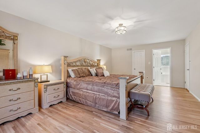 8 Constitution Court, East Brunswick, NJ 08816