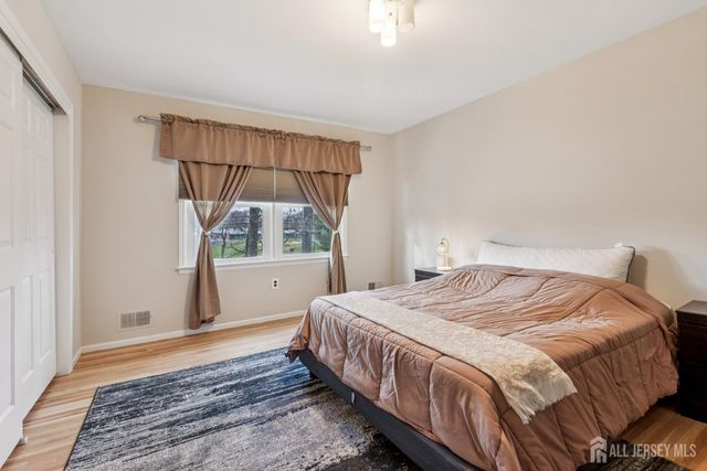 8 Constitution Court, East Brunswick, NJ 08816