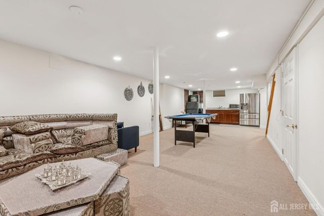 8 Constitution Court, East Brunswick, NJ 08816