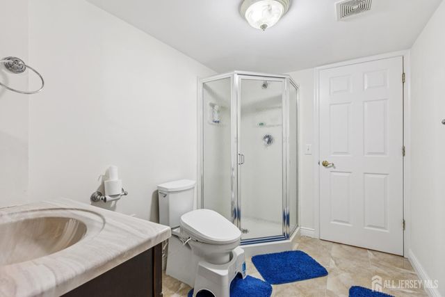 8 Constitution Court, East Brunswick, NJ 08816