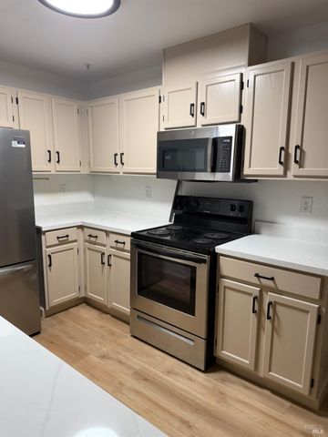 136 Sea Crest Cir, Vallejo, CA 94590